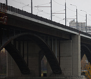 Новое барьерное ограждение установят по всей длине Октябрьского моста