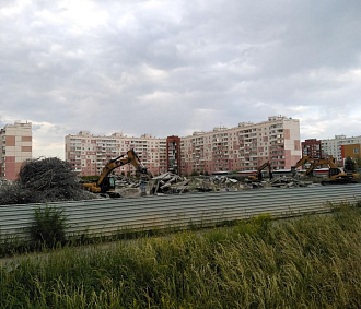 Недостроенную концессионную школу полностью разрушили на Спортивной