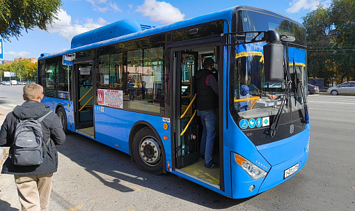 10 новых автобусов вышли на маршрут №220 из Новосибирска в Криводановку
