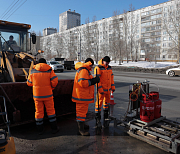 Дорожники запасли 209 тонн холодного асфальта для ремонта дорог зимой