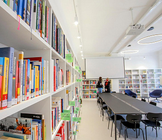 Немецкий зал с эргономичной мебелью открыли в областной библиотеке