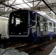 Распаковали как подарки: защитную плёнку сняли с метропоездов «Ермак»