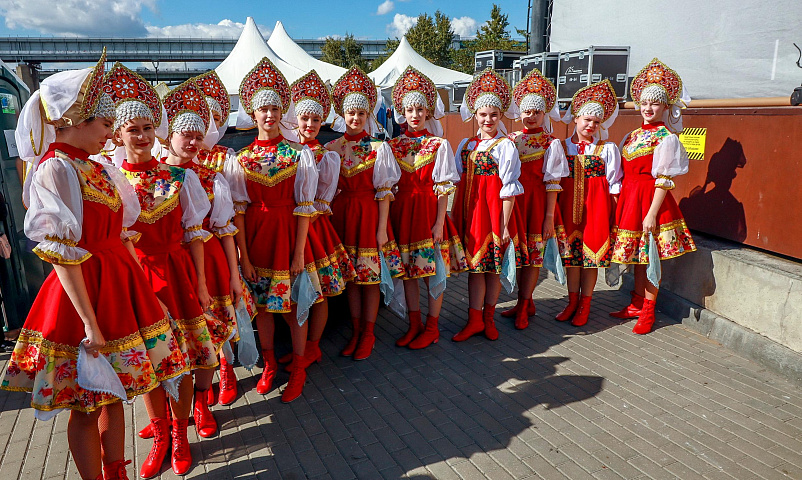 Яркие краски фестиваля «Русское лето. Zа Россию» в Новосибирске: фото