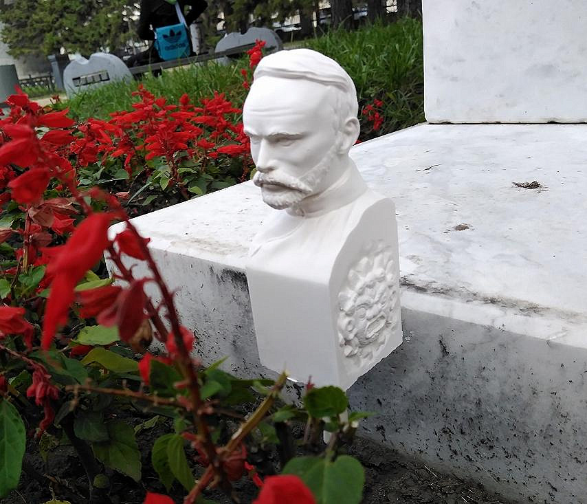 Памятник барону Унгерну появился в самом центре Новосибирска