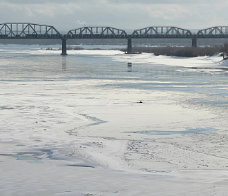 Спасатели измерили толщину льда на реке Обь и Обском водохранилище