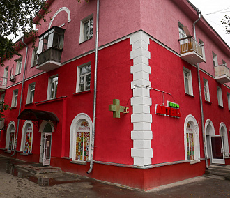 В нарядные фасады одели старые дома в Тихом центре, Пашино и на Расточке