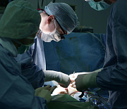 Новосибирские хирурги спасли пациента с помощью уникального протеза аорты