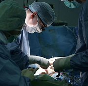 Новосибирские хирурги спасли пациента с помощью уникального протеза аорты