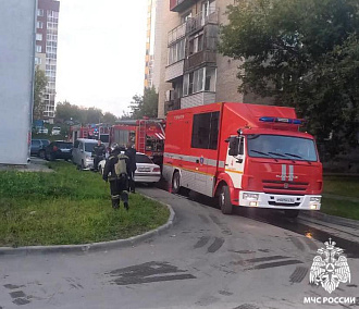 16 человек спасли из пожара в общежитии на Сибиряков-Гвардейцев