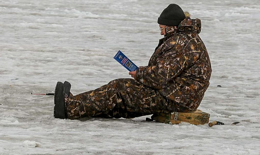 Спасатели предупредили новосибирцев о тонком льде на водоёмах