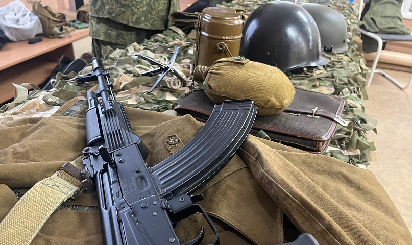 Такое по ТВ не покажут: бойцы погрузили школьников в солдатский быт