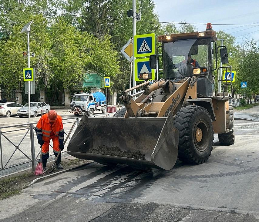 Новую систему уборки улиц внедрили в Калининском районе