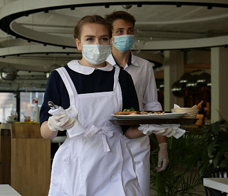 В масках даже повара: как работают рестораны после затяжного карантина