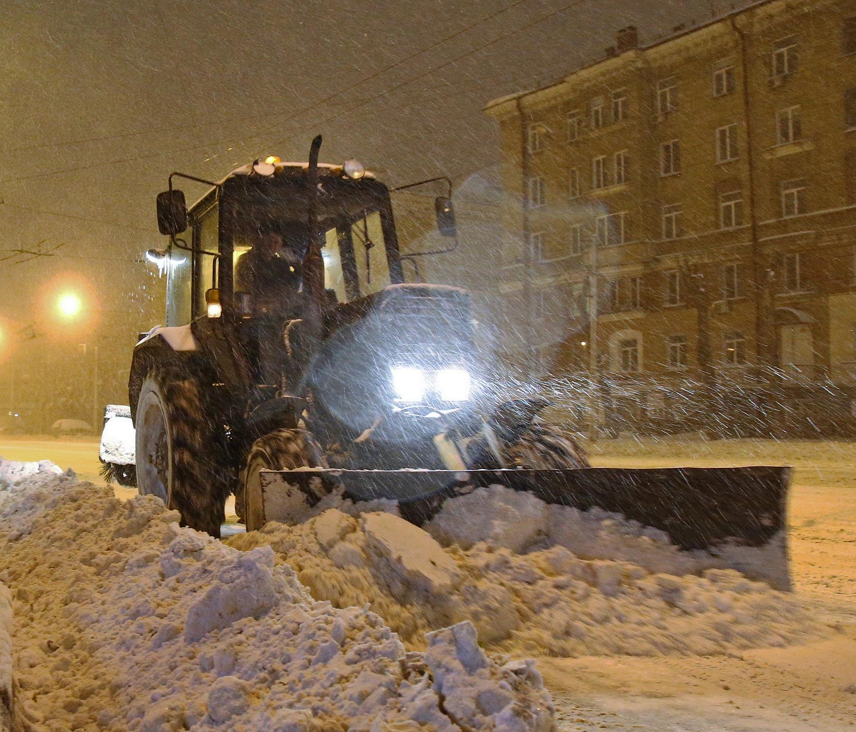 Где будут убирать снег 25 марта в Новосибирске — список улиц