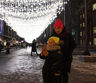 Светящимся потолком и шарами украсят к Новому году улицу Ленина