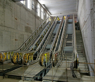 Эскалаторы начали запускать на новой станции «Спортивная» в Новосибирске