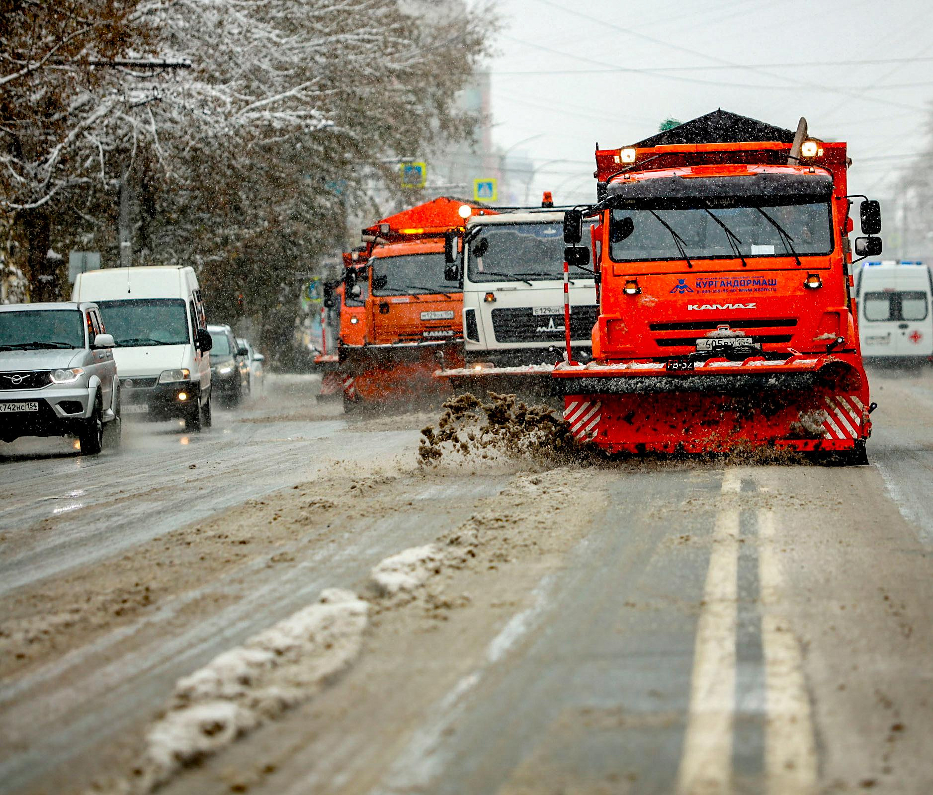 473 тонны противогололёдных материалов высыпали на улицы Новосибирска