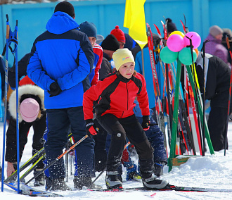 Сотрудники Горводоканала в день ЖКХ встали на лыжи и запрягли оленя