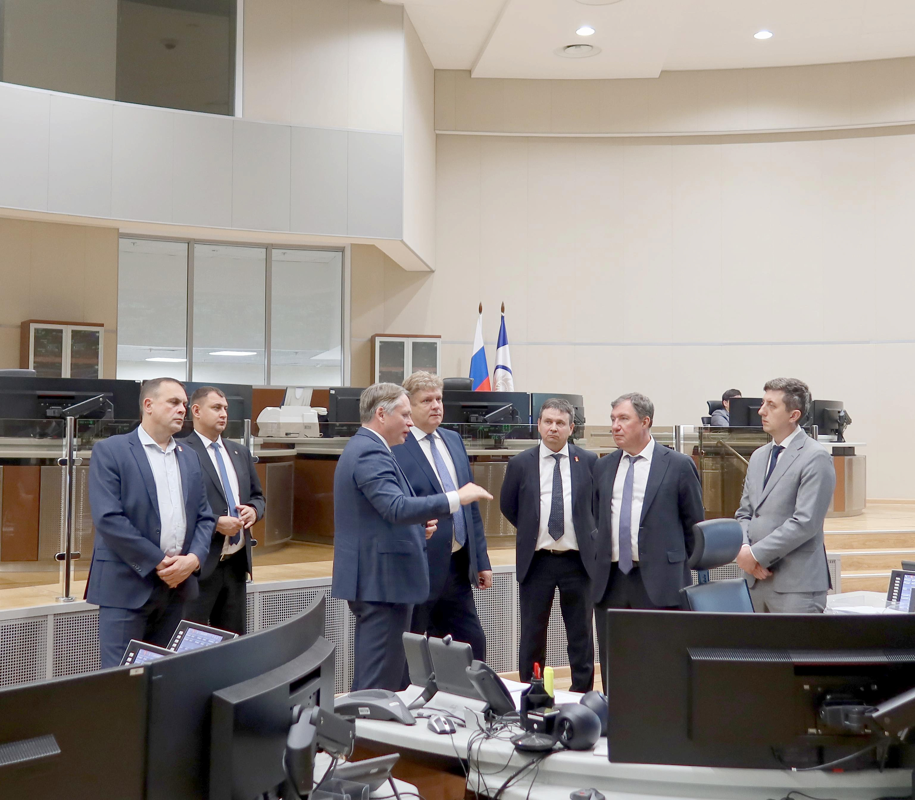 Развитие энергетики в Сибири обсудил с оператором полпред Серышев