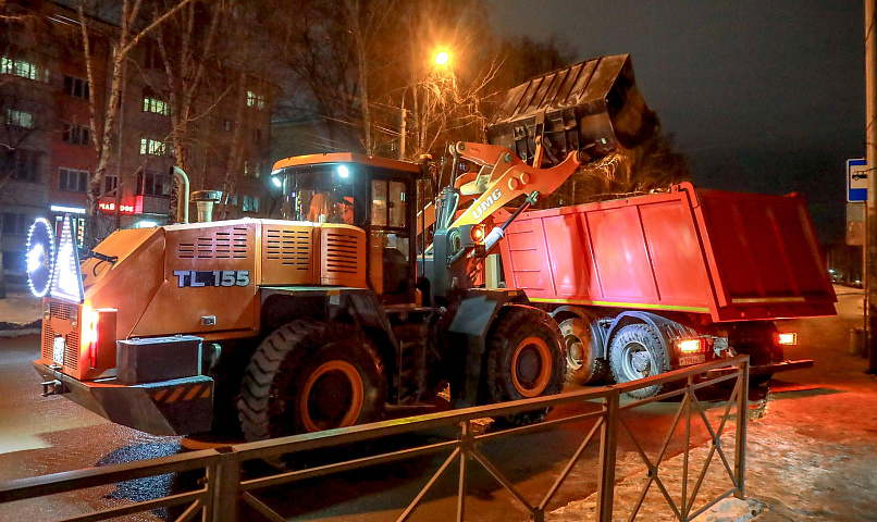 Дорожникам поставили задачу за ночь очистить Новосибирск до асфальта
