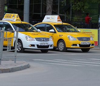 Таксист выкинул из машины пассажирку с двухлетним ребёнком в Новосибирске