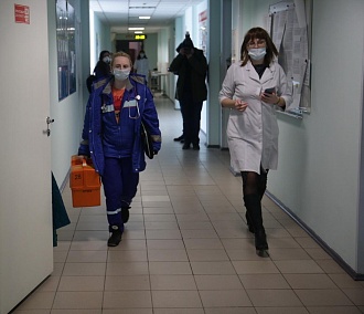 Губернатор подписал постановление о выплатах новосибирским медикам