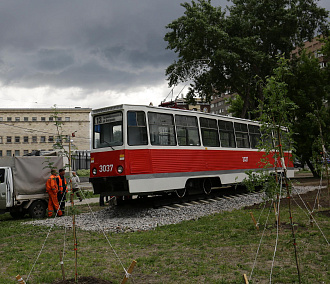 Легендарный трамвай №13 установили в сквере за оперным театром 