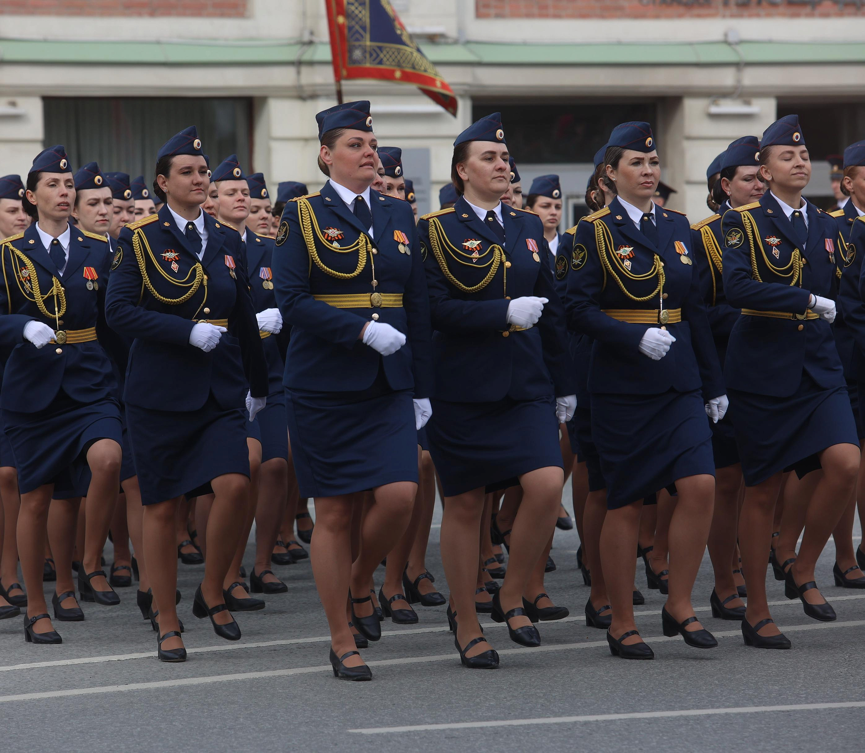 Афиша длинных выходных: парад, праздник на теплоходе и правильное кино