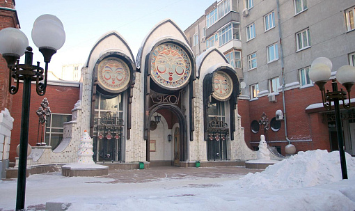 Новосибирская неделя: оттаявший асфальт, дырявая крыша и кукольные актёры