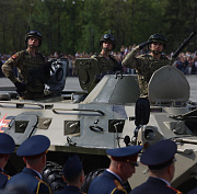 Единственный за Уралом парад Победы прошёл в Новосибирске: фоторепортаж