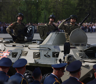 Единственный за Уралом парад Победы прошёл в Новосибирске: фоторепортаж