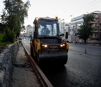 Разбитую улицу Писарева ремонтируют круглыми сутками