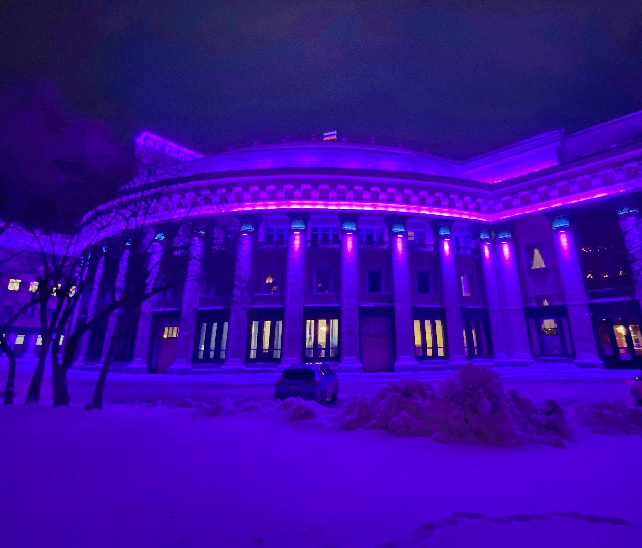 НОВАТ окрасился в фиолетовый цвет в День недоношенных детей