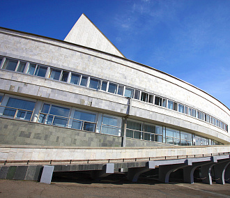 Культурная столица: книжный в трамвае, опера в метро и секреты «Глобуса»