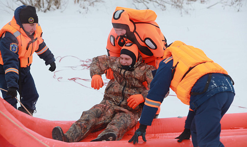 Тренировку с провалом под лёд провели на Оби в Новосибирске