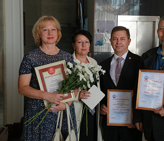 Мэр Локоть наградил выдающихся новосибирских машзаводчан