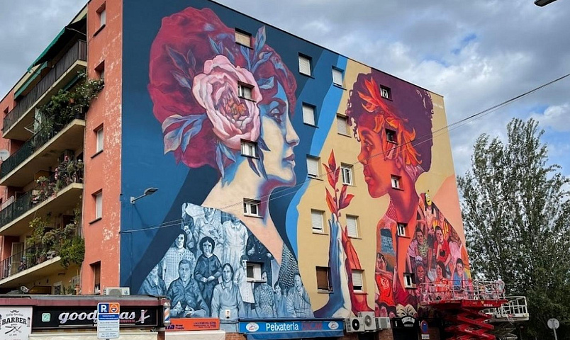 Фасад шестиэтажного дома в Испании расписали новосибирские художники