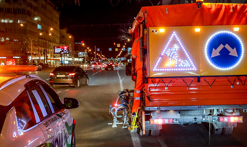 Дорожники в четыре раза ускорили нанесение разметки в Новосибирске