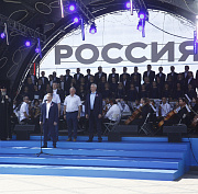 Праздник на Михайловской набережной в День России посетил мэр Кудрявцев