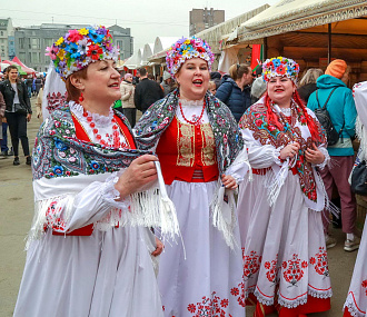 Афиша выходных: белорусская ярмарка, закат с башни и «Ахтунг, Покрышкин!»