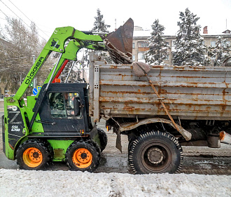 Больше 600 машин чистили Новосибирск от снега в минувшие сутки