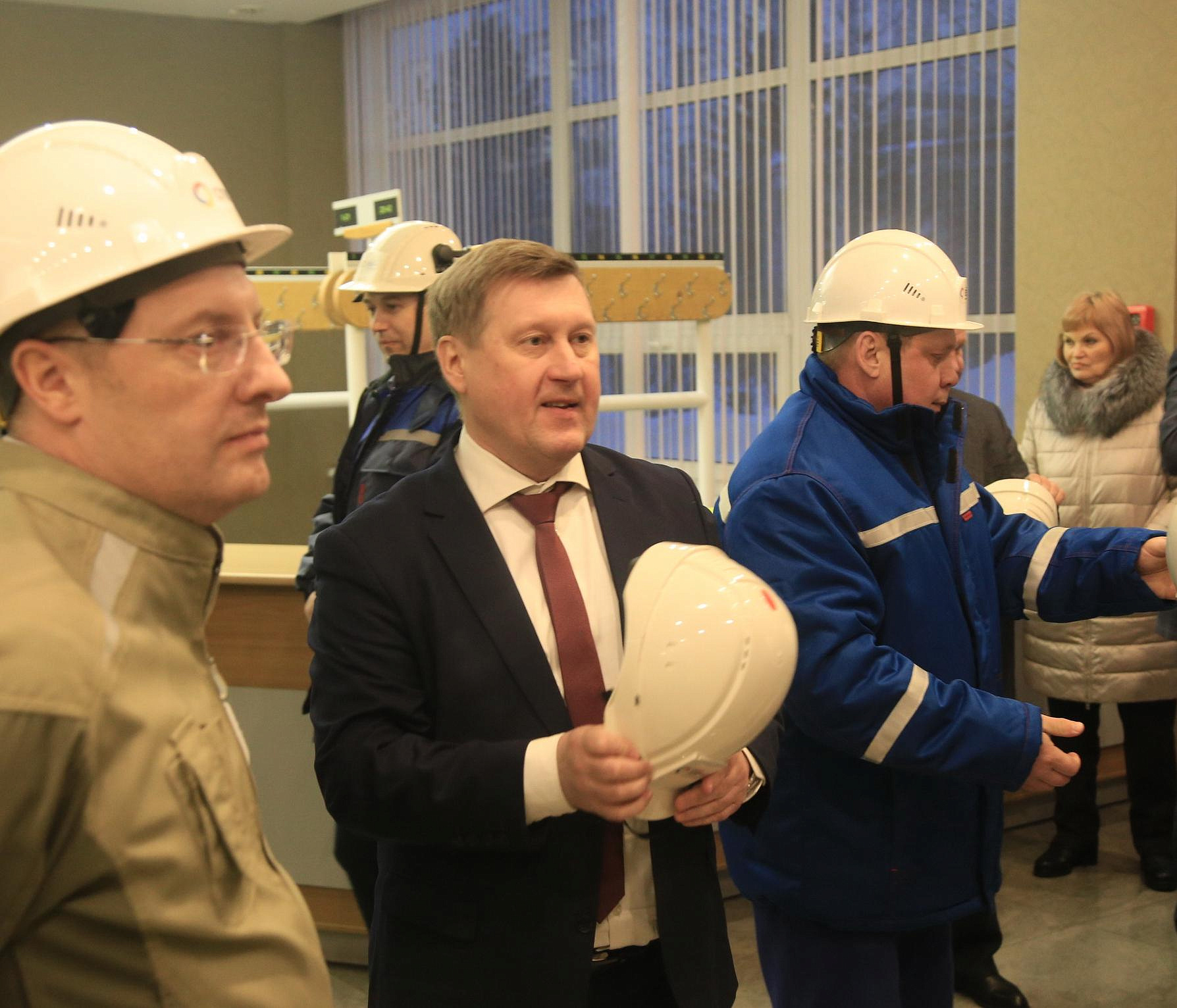 Мэр Анатолий Локоть поздравляет с Днём энергетика