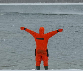 Двоих подростков унесло течением на оторвавшейся льдине в Новосибирске