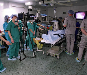 Новосибирские хирурги прооперировали порок сердца без рассечения грудины