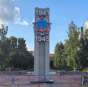 На бульваре Победы отремонтировали памятную стелу с орденами