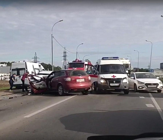 Три автомобиля столкнулись в городе Оби под Новосибирском