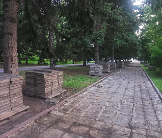 На Монументе Славы стартовал большой ремонт пешеходной аллеи