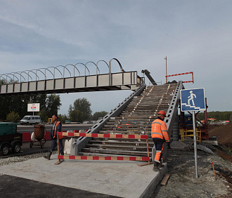 Новый пешеходный мост построили на восточном въезде в Новосибирск — фото