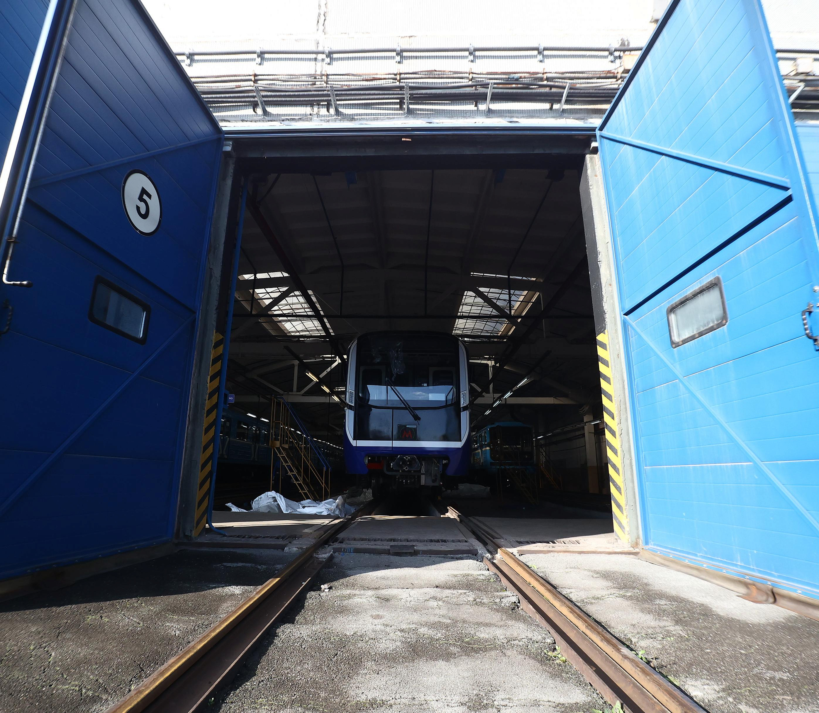 Мэр Кудрявцев: ещё два метропоезда «Ермак» прибыли в Новосибирск