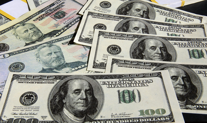 Банк России снимет ограничения на переводы валюты за рубеж